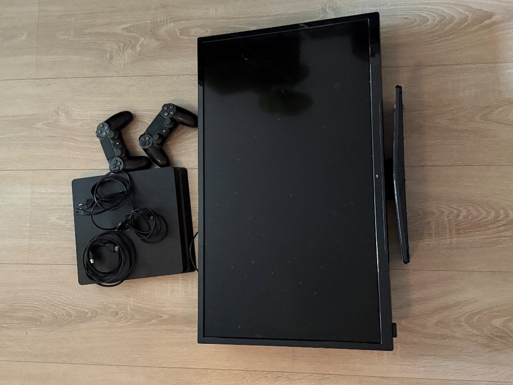 Playstation 4 Slim incl beeldscherm en controllers, Spelcomputers en Games, Ophalen, Gebruikt, Met 2 controllers, Slim