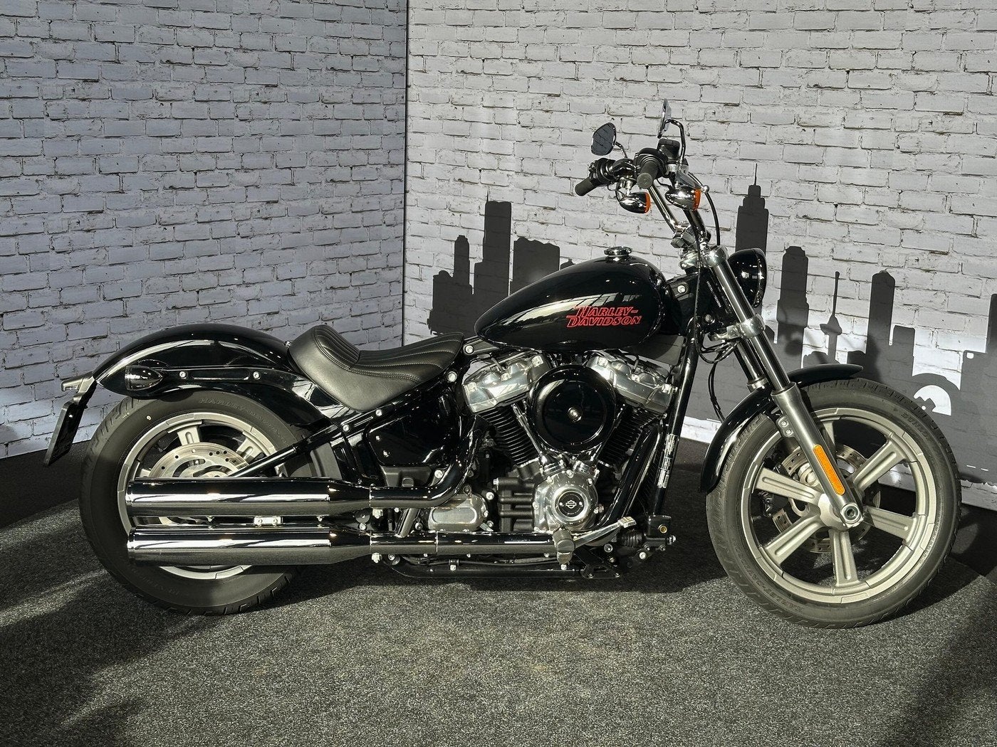Harley-Davidson FXST SOFTAIL STANDARD (bj 2023), Motoren, Laan van Vredenoord 33
2289 DA  RIJSWIJK, NL, Nieuw, Bedrijf, Overig