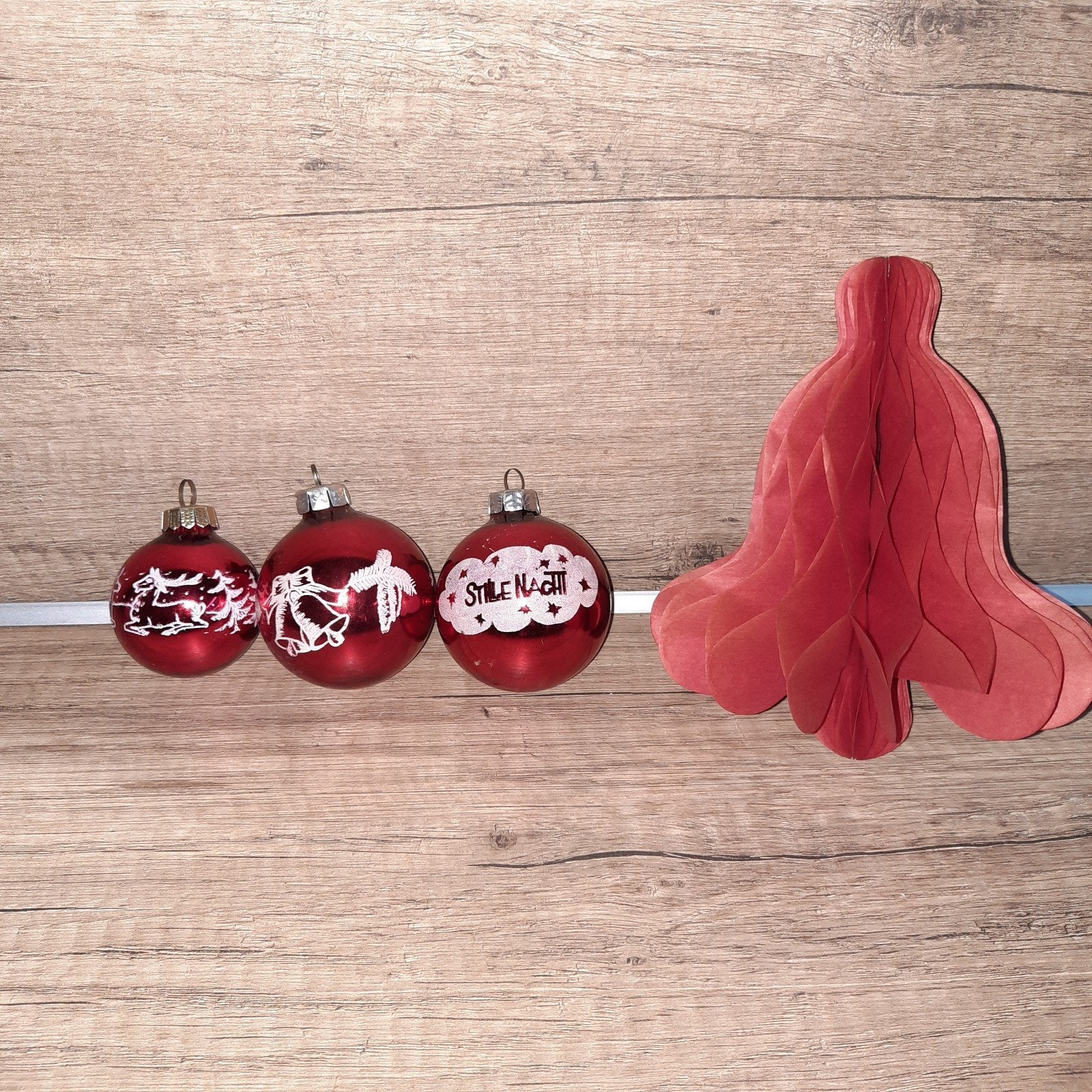 3x rode kerstbal met opdruk kerst oud vintage, Diversen, Kerst, Ophalen of Verzenden, Zo goed als nieuw