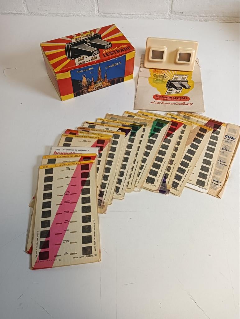 Stereoscoop Lestrada Simplex Souvenir uit Lourdes, Verzamelen, Fotografica en Filmapparatuur, Ophalen of Verzenden, 1960 tot 1980