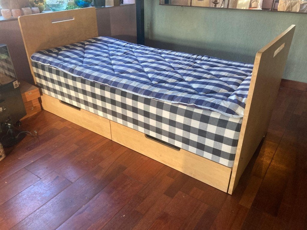 Tiener bed van Hastens met handige laden., Ophalen, 85 tot 100 cm, Zo goed als nieuw, Matras