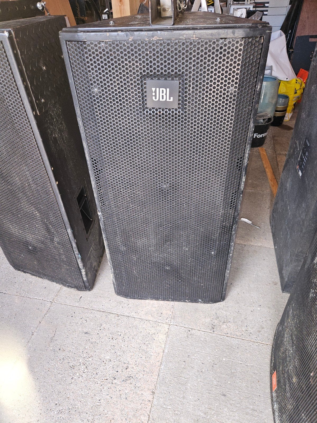 2x JBL P771 speakers met beugels voor truss ophanging, Gebruikt, Overige typen, Ophalen, 150 watt of meer