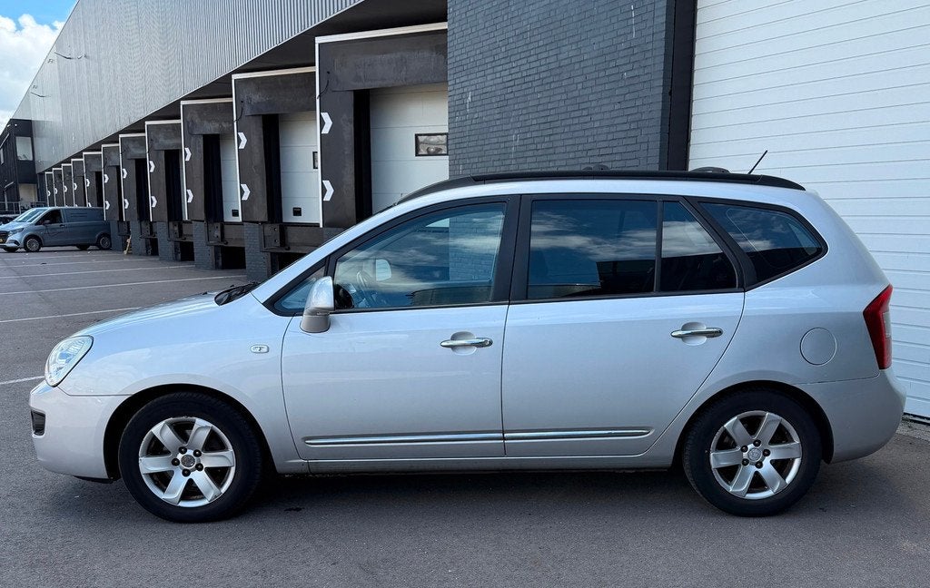 Kia Carens 2.0 CVVT X-ecutive AUTOMAAT/CRUISE/BLUETOOTH, Auto's, Kia, 1998 cc, Stof, Gebruikt, Zwart