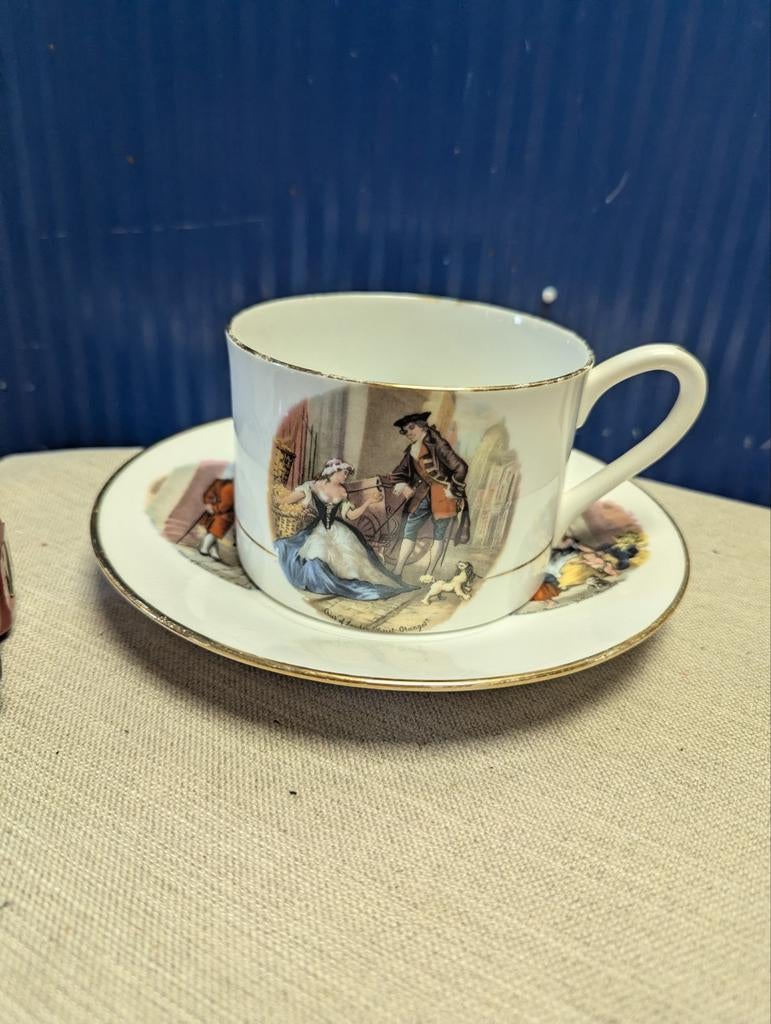 Vintage grote theekop en schotel met klassieke afbeelding, Ophalen of Verzenden