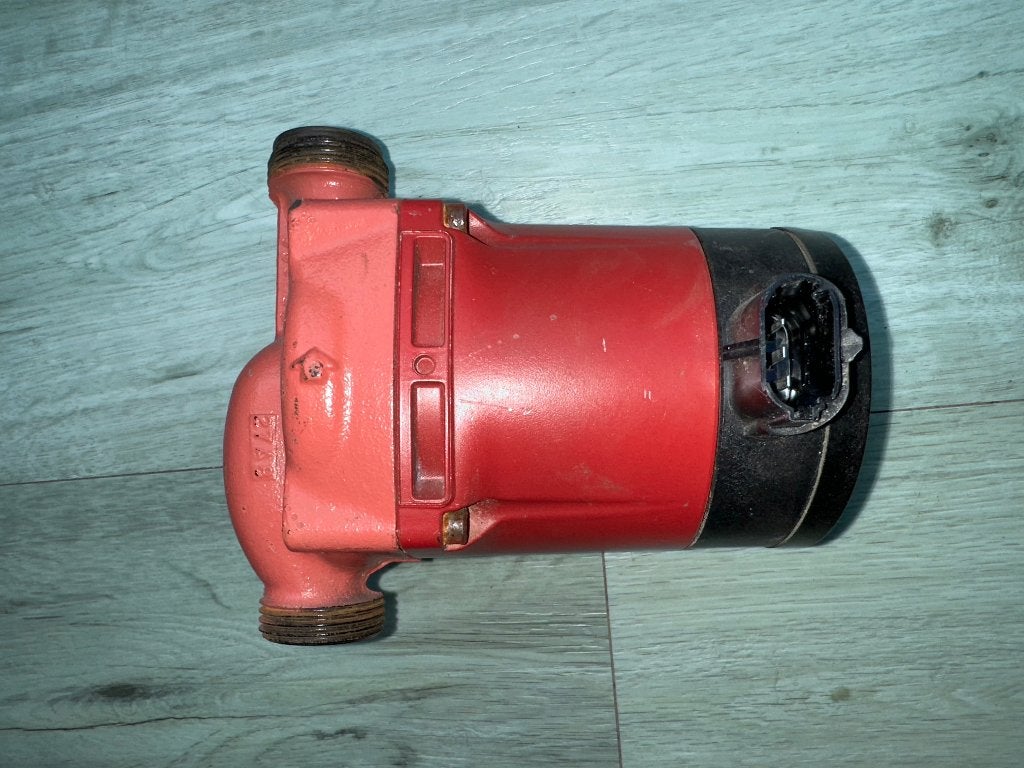 Grundfos Alpha1 25-60 130 CV-pomp met DN15 aansluiting, Doe-het-zelf en Verbouw, Verwarming en Radiatoren, Gebruikt, Minder dan 30 cm
