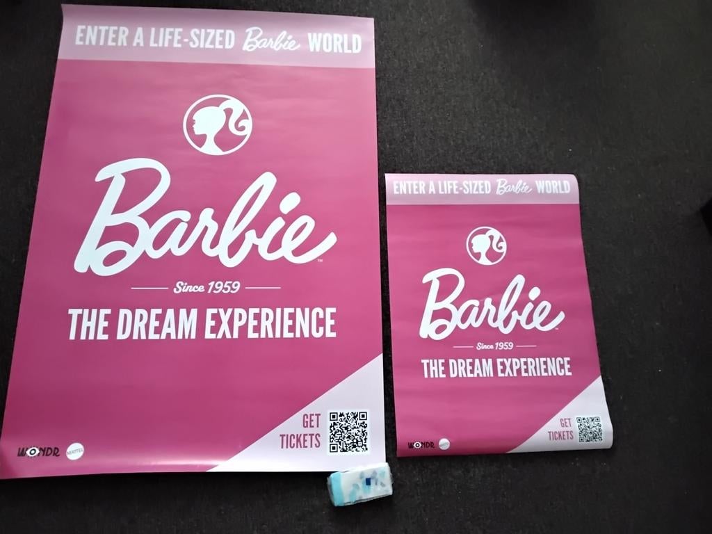 Barbie posters. 70  100 cm en 60  42 cm, Ophalen of Verzenden, A1 t/m A3