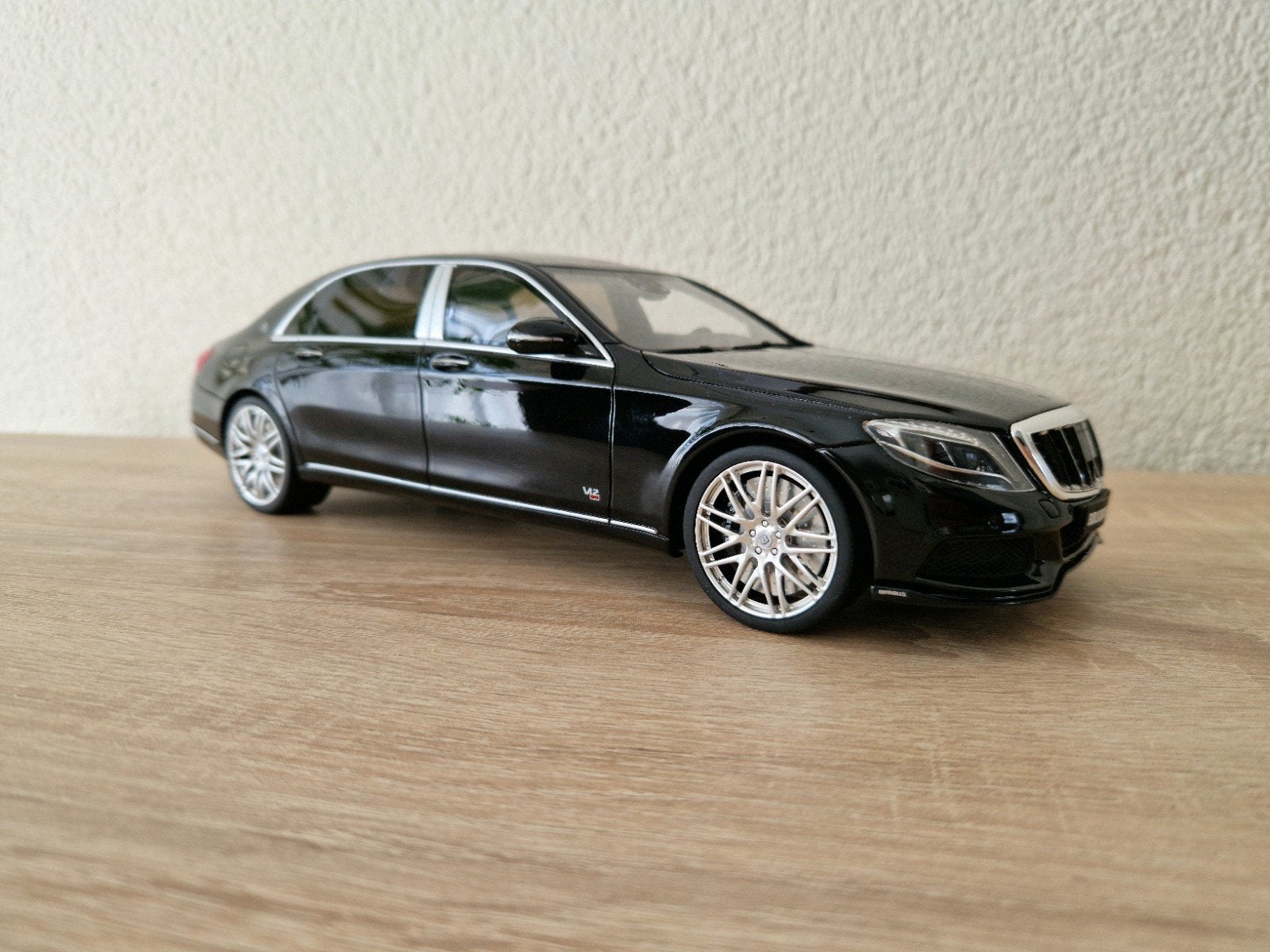 Mercedes-Benz S-klasse Maybach Brabus900, Hobby en Vrije tijd, Modelauto's | 1:18, Ophalen of Verzenden, Zo goed als nieuw, Auto
