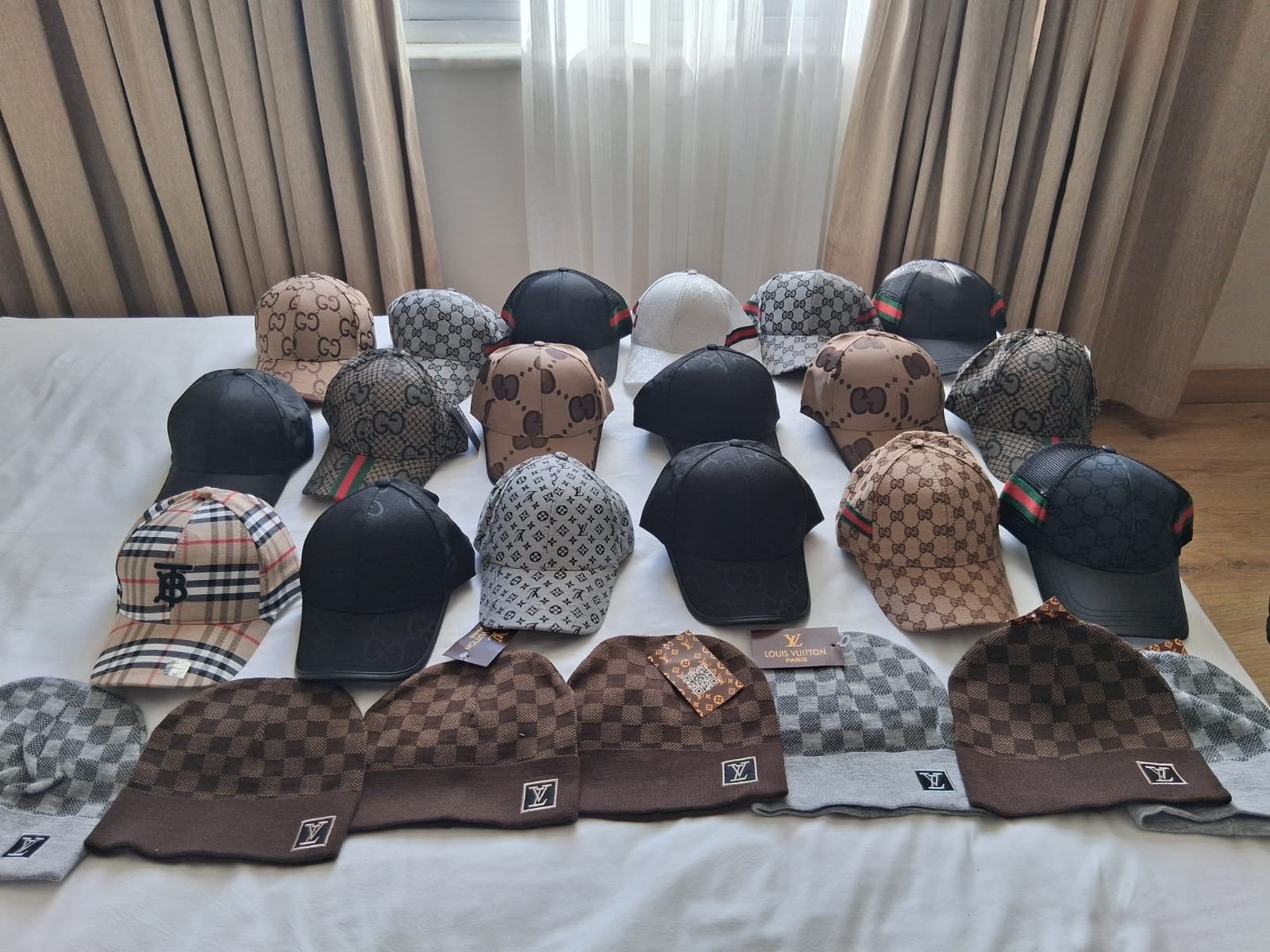 Diverse merkpetten en mutsen - Nieuw en zo goed als nieuw, Ophalen of Verzenden, Nieuw, One size fits all, Pet