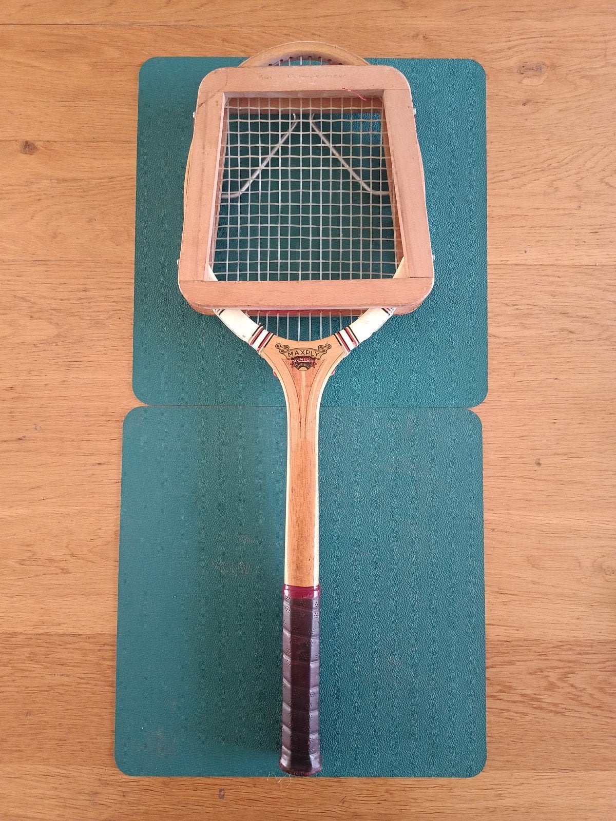 Vintage Dunlop houten tennisracket met originele spanklem., Ophalen