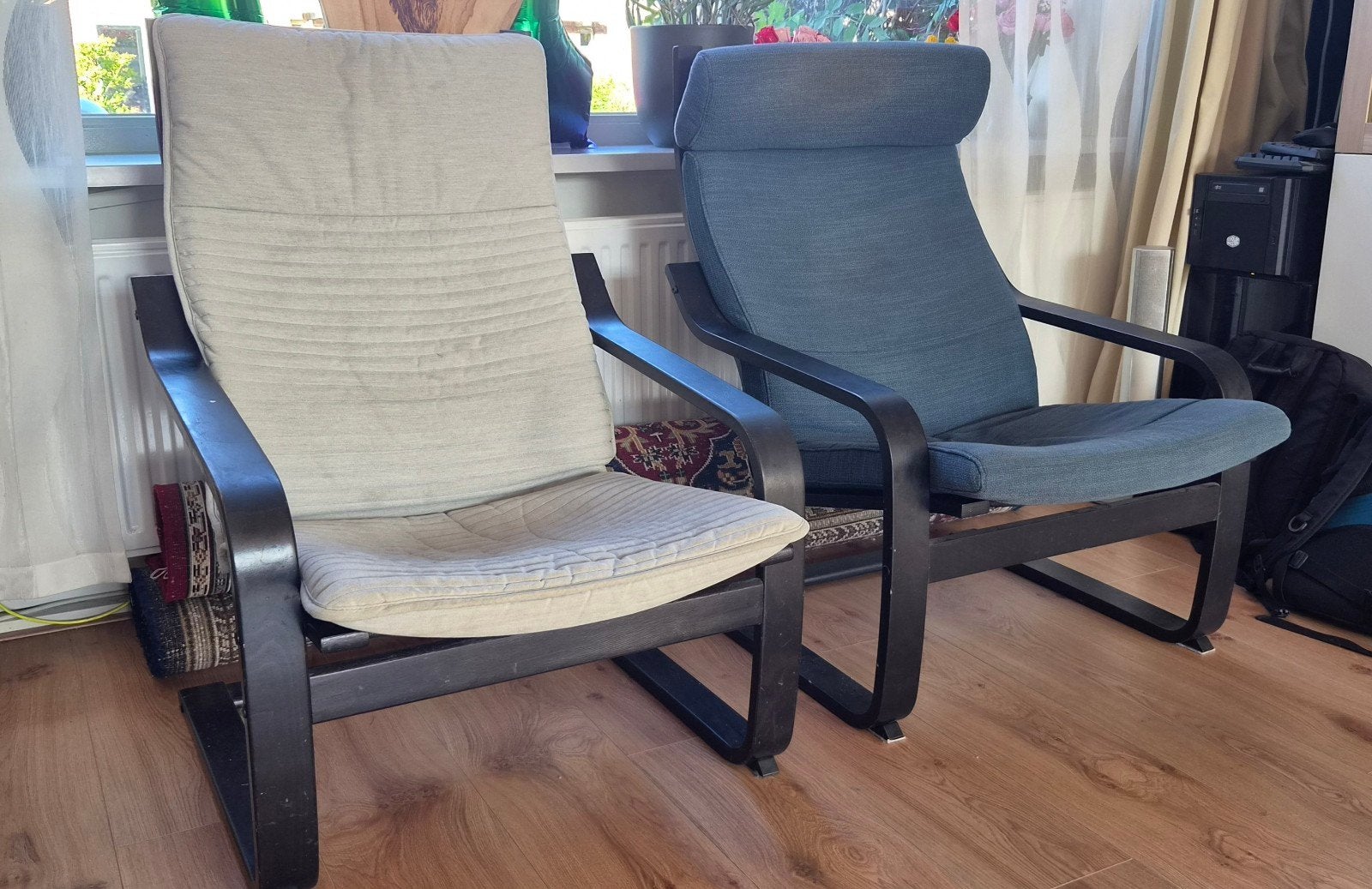 Twee ikea poang stoelen met voeten bankjes, Ophalen, Modern, Comfortabel, Gebruikt, 75 tot 100 cm