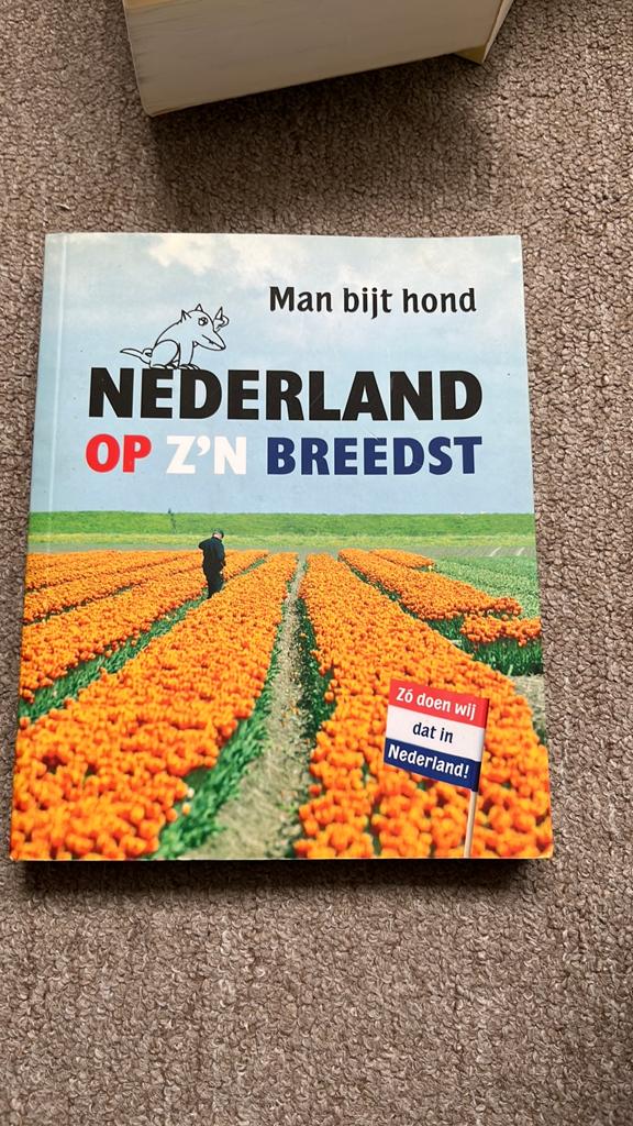 Man bijt hond: Nederland op z'n breedst, Ophalen of Verzenden, Gelezen, Nederland