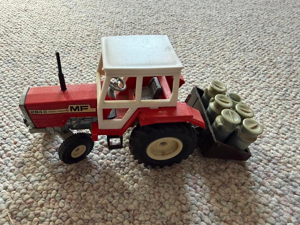 Siku MF tractor met melkbussen, Ophalen of Verzenden, Gebruikt, Tractor of Landbouw, SIKU