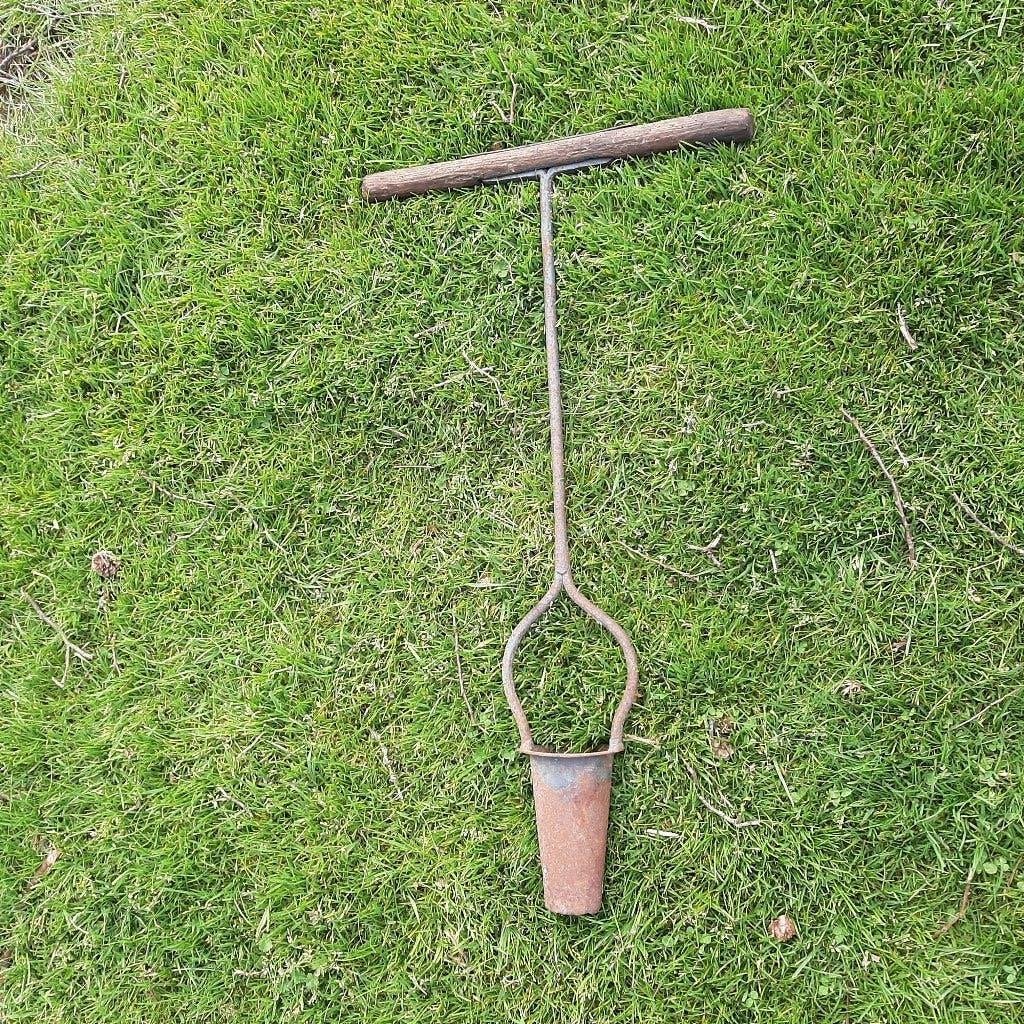 Antieke aardappelpoter / aardappel poter / bollen-poter, Ophalen