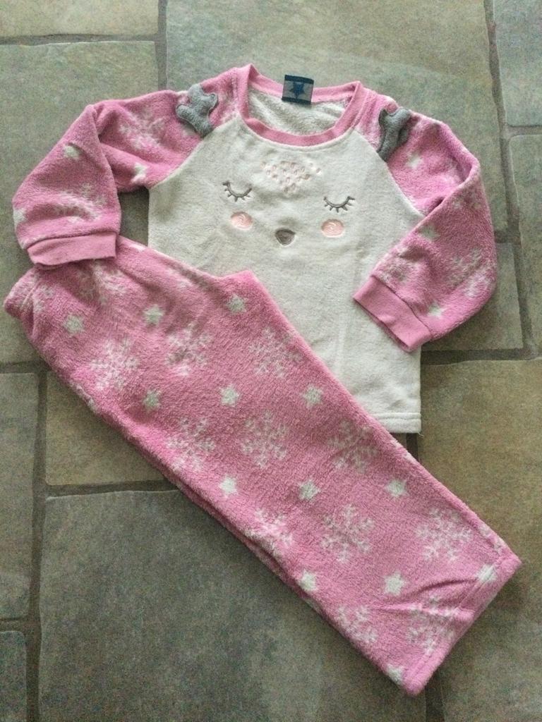 NIEUWSTAAT prachtig pyjama/ huispak maat 128/134, Ophalen of Verzenden, Zo goed als nieuw, Meisje, Nacht- of Onderkleding