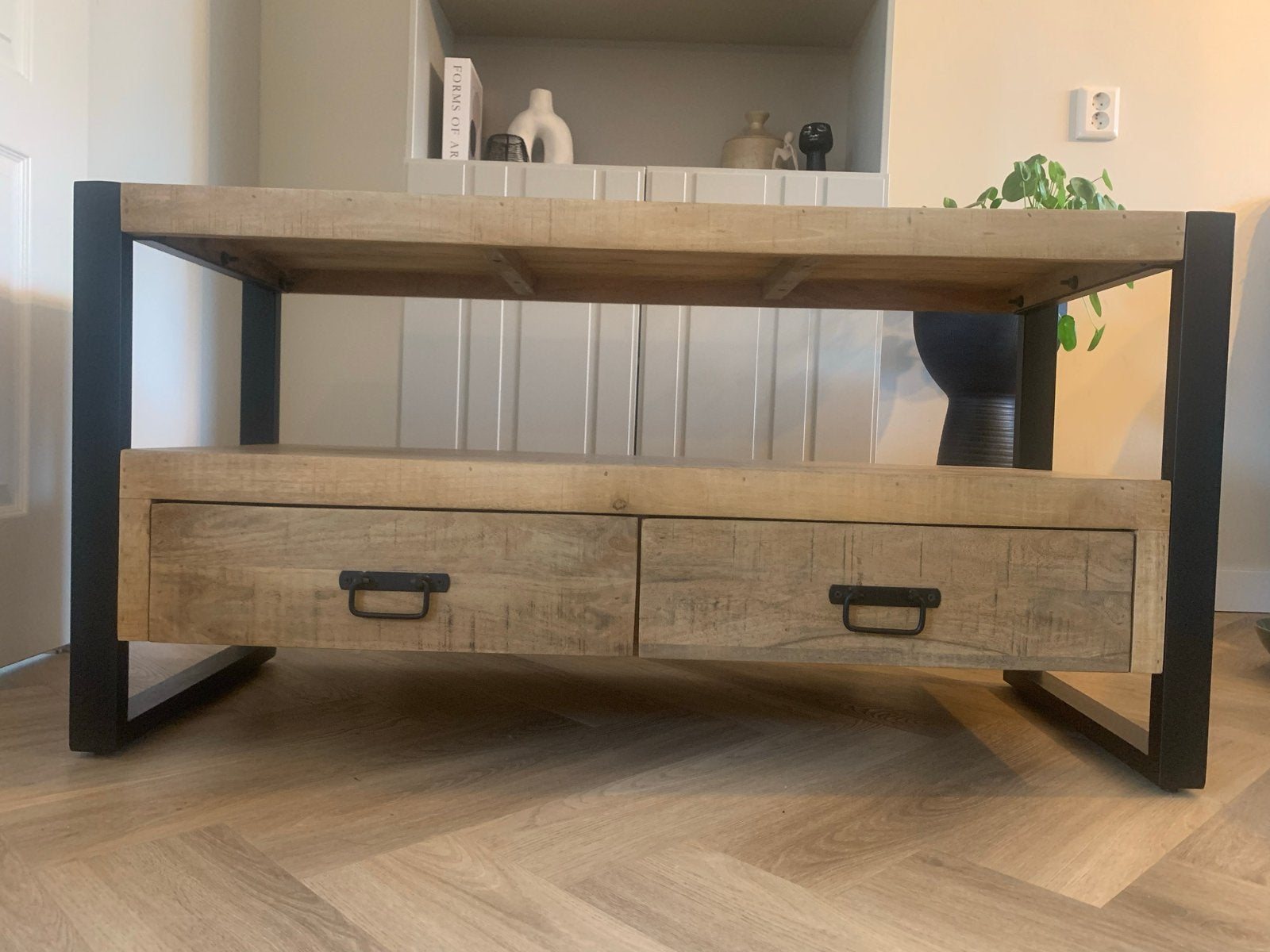 TV-dressoir mangohout met zwart staal (120x45x60cm)