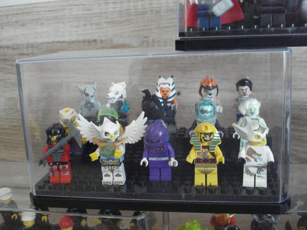 LEGO MINI FIGUREN IN DISPLAY  15 X IN DISPLAY, Ophalen of Verzenden, Zo goed als nieuw