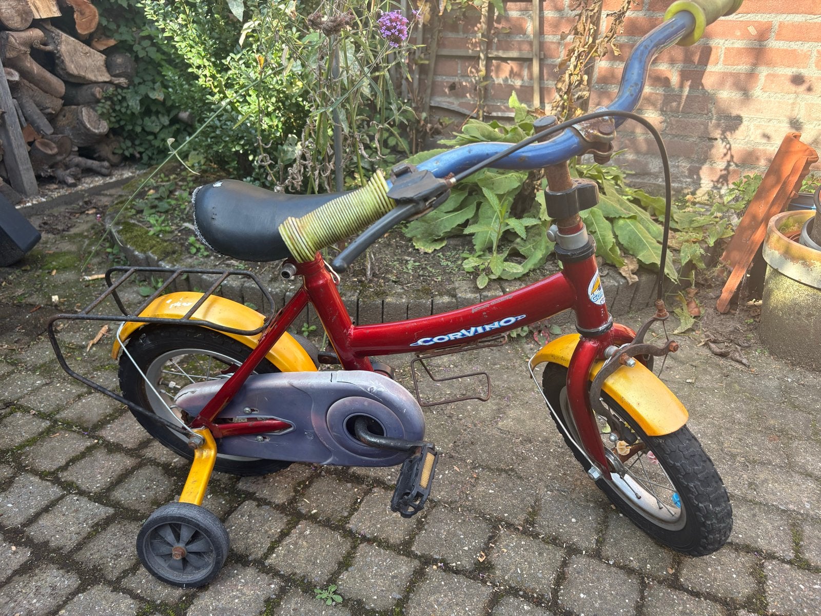 Corvino Kinderfiets Rood met Zijwieltjes gebruikt, Fietsen en Brommers, Ophalen, Terugtraprem, Zijwieltjes, 16 tot 20 inch
