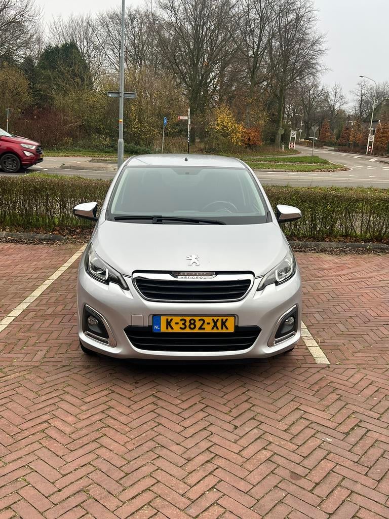 Peugeot 108 ALLURE!! 1.0 12V E-vti 51KW 5DR 2018 Grijs, Voorwielaandrijving, Stof, 4 stoelen, Handgeschakeld