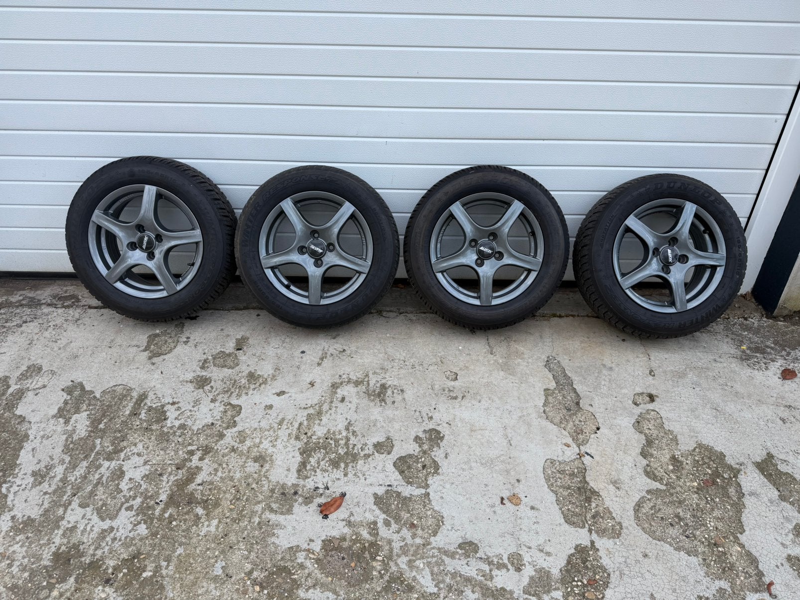 Mooie 15” velgen met winterbanden 4X100, bv opel corsa., Ophalen, Gebruikt, Banden en Velgen, Personenwagen
