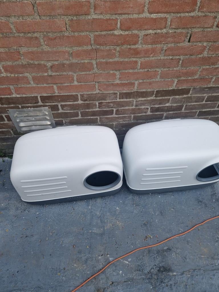 2 kattenbakken, Ophalen, Gebruikt