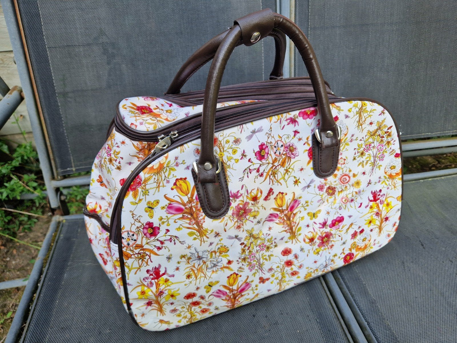 Grote lichte reistas wit bruin met bloemen, Sieraden, Tassen en Uiterlijk, Tassen | Reistassen en Weekendtassen, 40 tot 60 cm