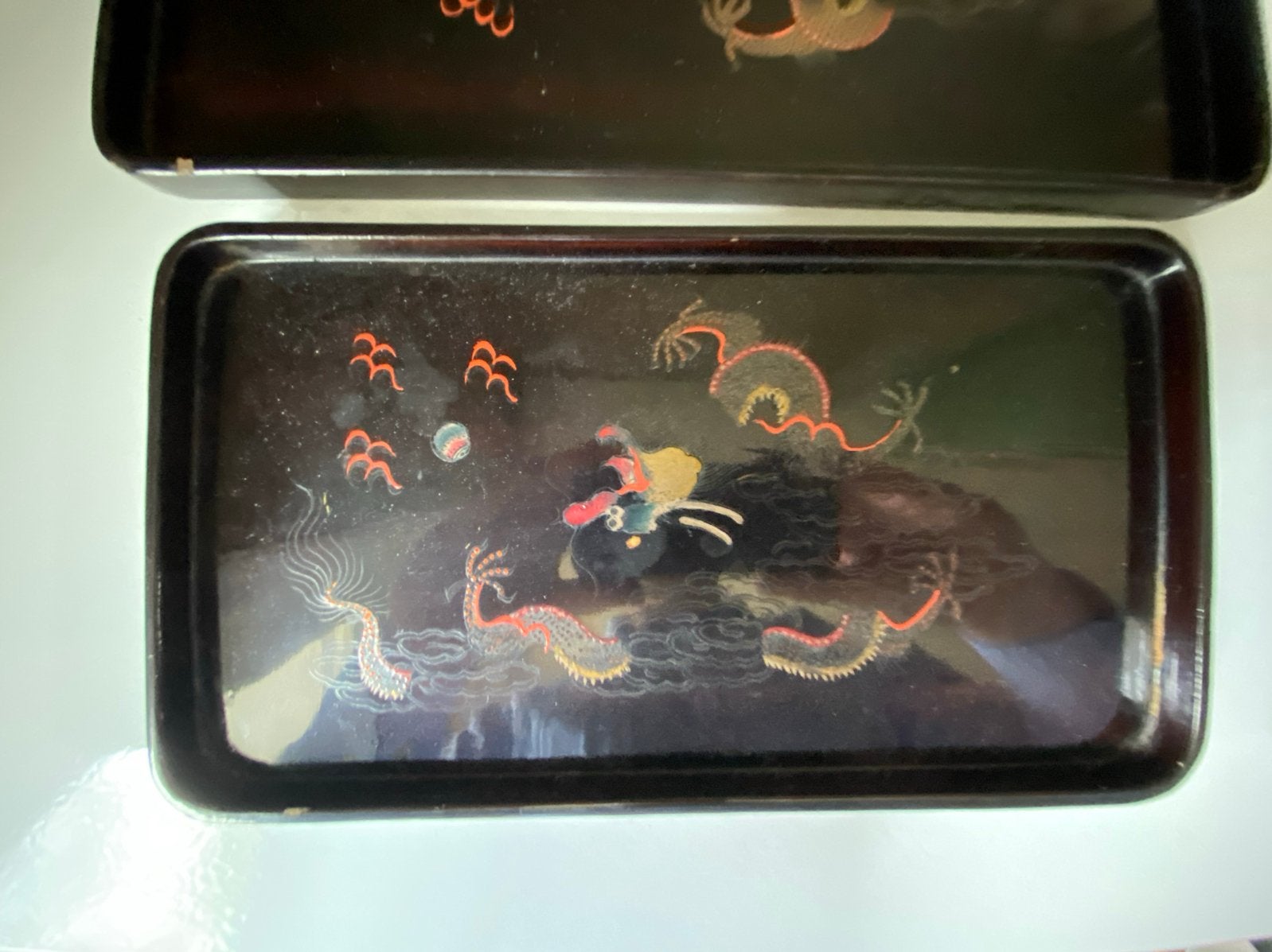 Set van 2 vintage Chinese lak dienbladen met draken, Ophalen of Verzenden