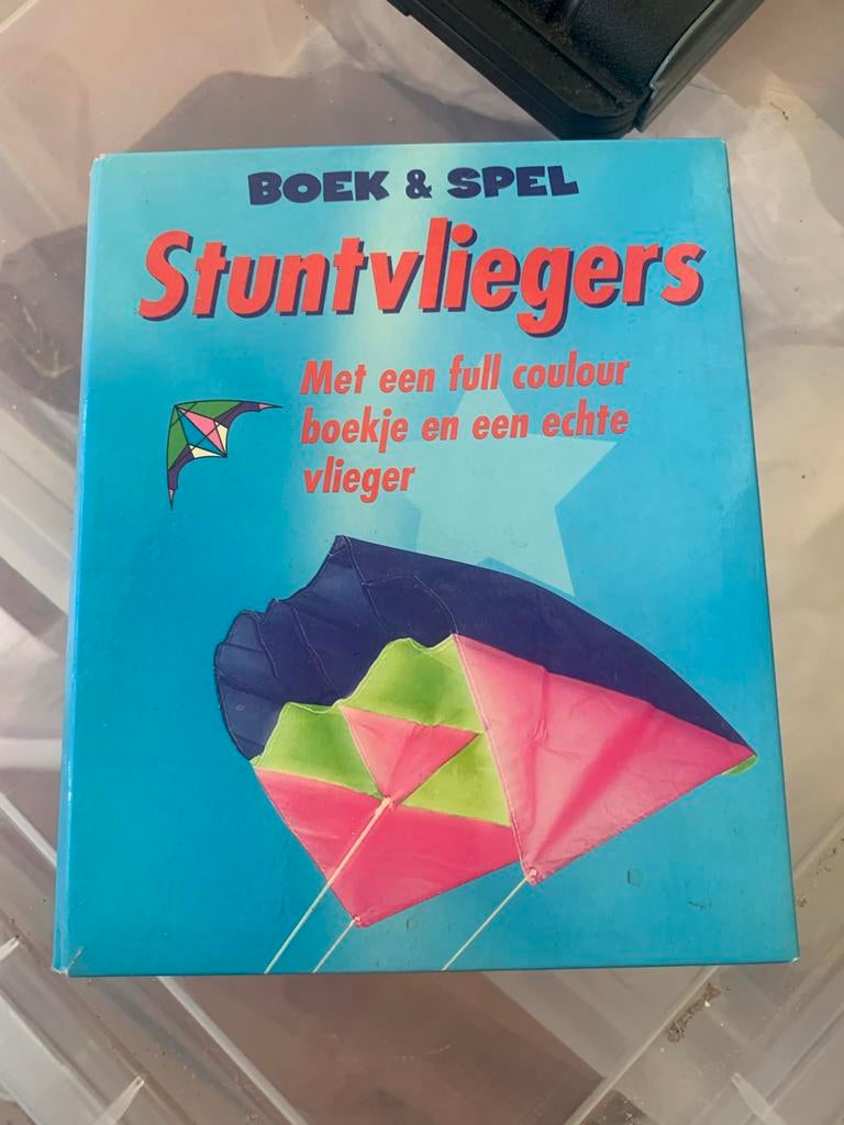 Boek & Spel Stuntvliegers met vlieger!, Ophalen, Nieuw, Tweelijns, Vlieger