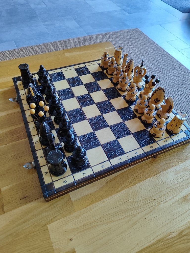 Uniek handgemaakt schaakspel uit Polen (jaren '90), Hobby en Vrije tijd, Gezelschapsspellen | Bordspellen, Een of twee spelers