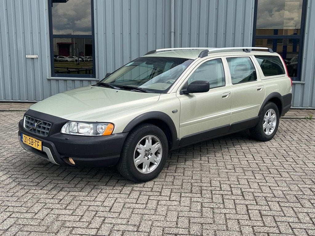 Volvo XC70 2.4 D5 Summum Automaat ( Meeneemprijs ) ideaal vo, Auto's, Automaat, 1694 kg, Beige, 197 €/maand