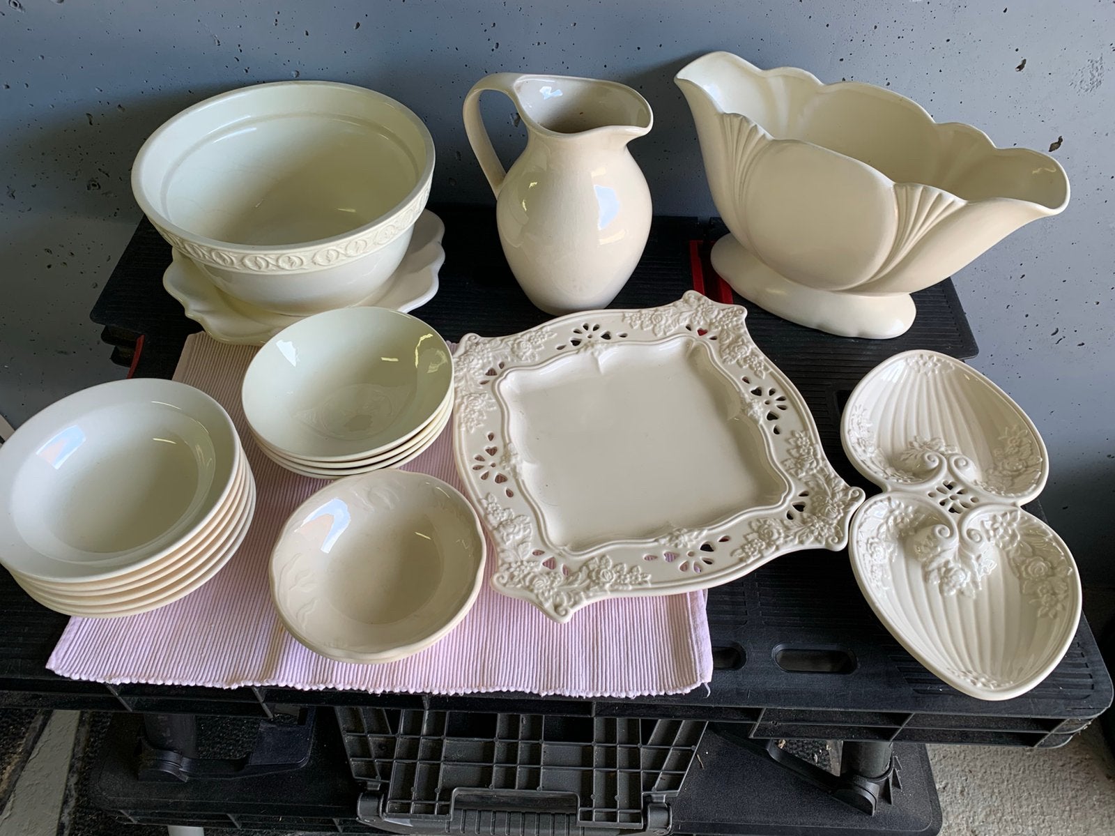 Set creme kleurig servies mer vintage uitstraling, Ophalen