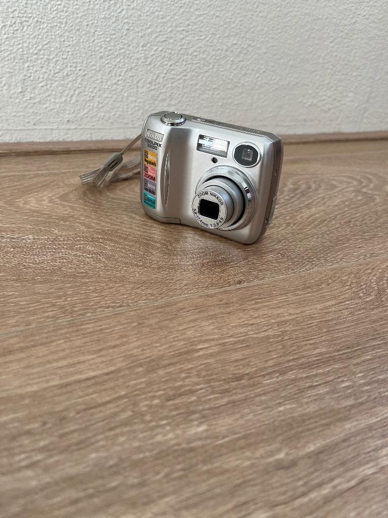 Nikon Coolpix E3200, Audio, Tv en Foto, Fotocamera's Digitaal, Ophalen of Verzenden, Zo goed als nieuw, Nikon, 4 Megapixel