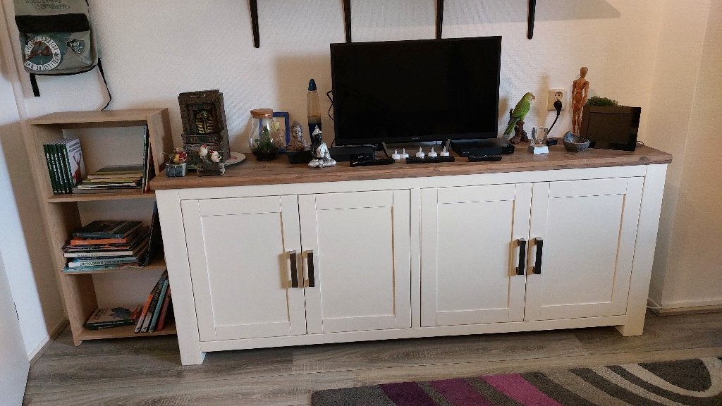 Witte houten dressoir, Huis en Inrichting, Kasten | Dressoirs, Ophalen, Met deur(en), Zo goed als nieuw, 200 cm of meer