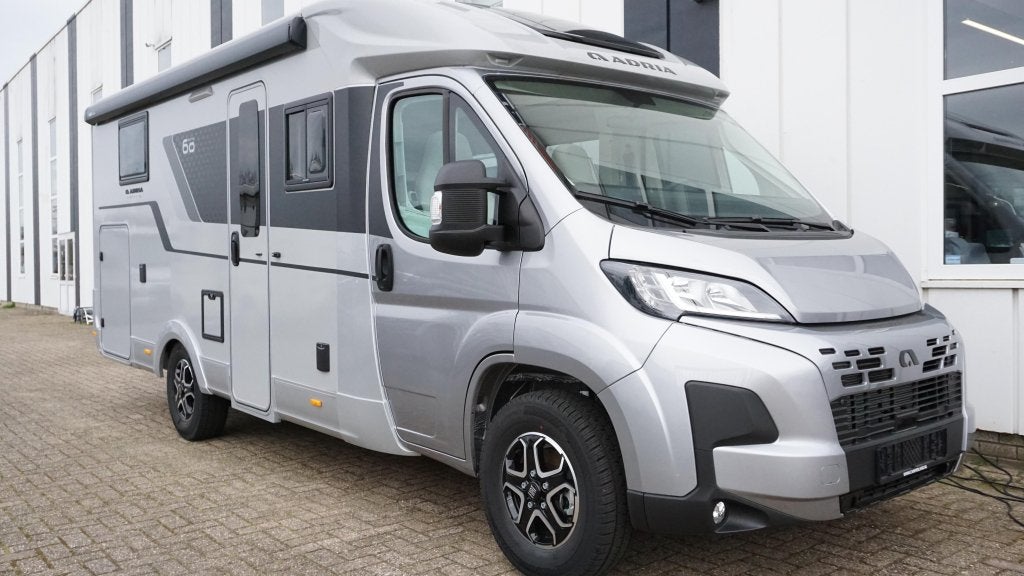 Adria Compact DL 60 Years Selection, de laatste!, Caravans en Kamperen, Campers, Automaat, Ringverwarming, Fiat, Luifel