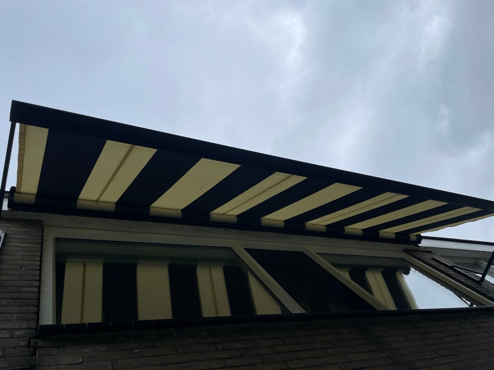 Foto 3 van Uitvalscherm met elektrische bediening 460 cm