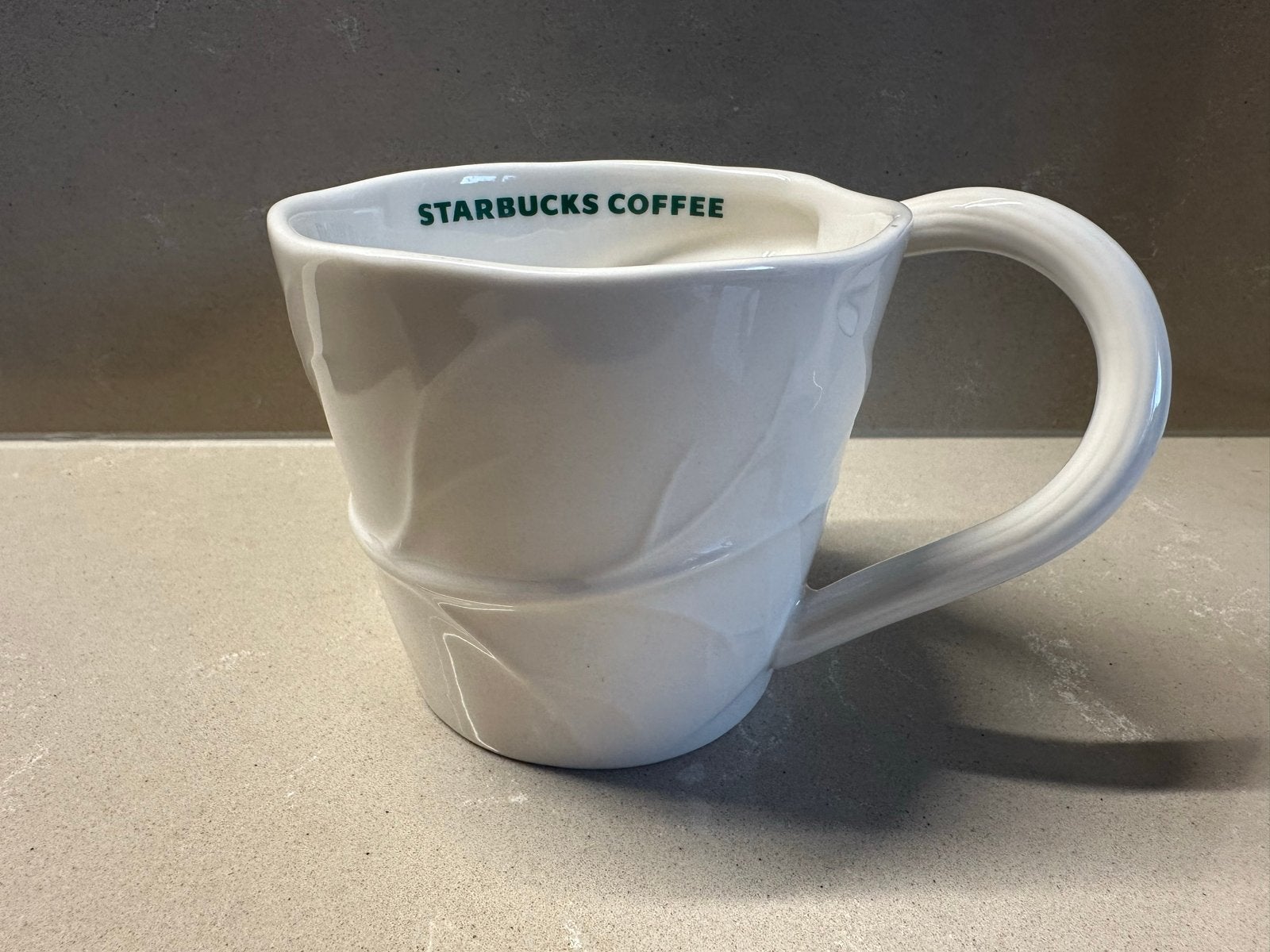 Starbucks Coffee Mok - Wit met Bladreliëf, Keramiek, Zo goed als nieuw, Starbucks, Modern