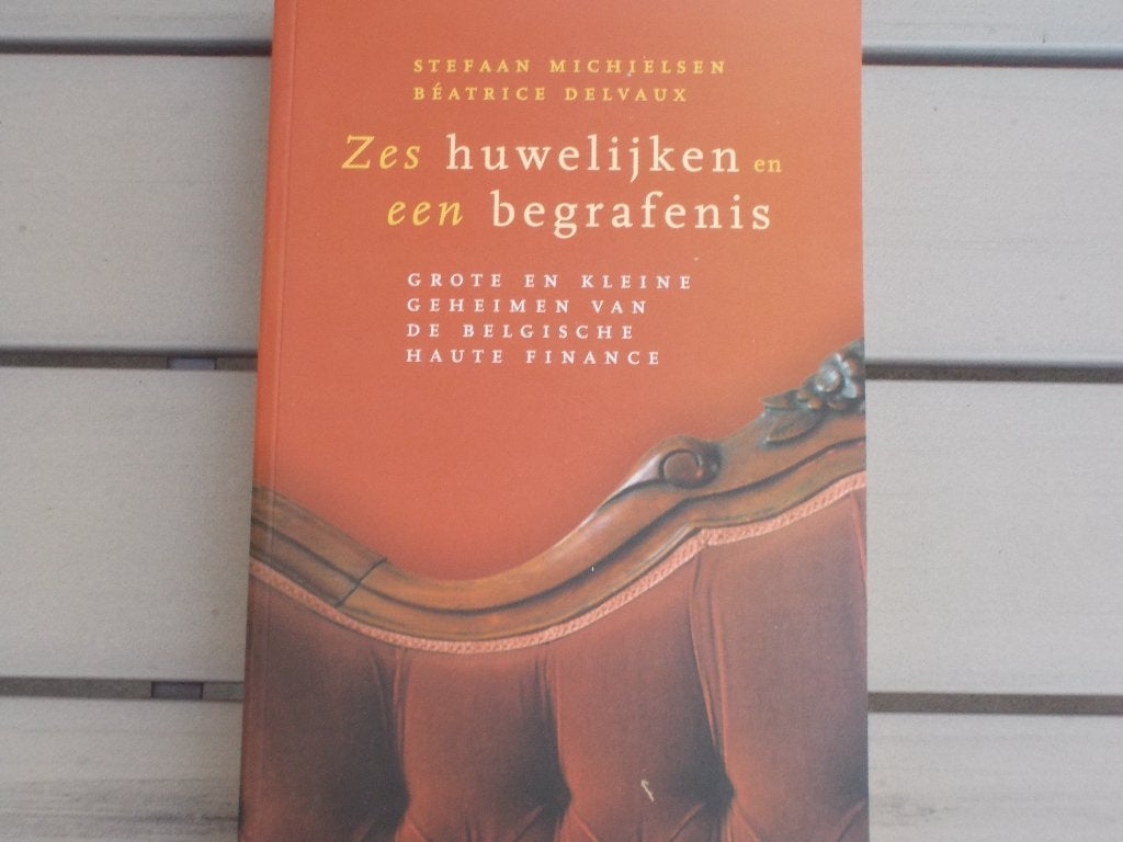 Zes Huwelijken en een Begrafenis (Grote en kleine geheimen.., Ophalen of Verzenden, Zo goed als nieuw, Stefaan Michielsen / Béatrice Delvaux