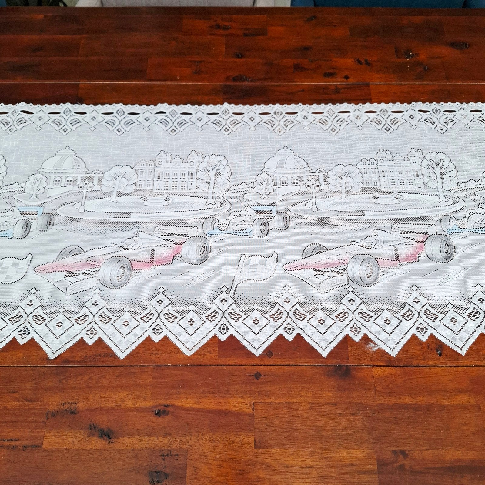 Vintage roedegrdijn met raceauto's, Vitrage, Gebruikt, 150 cm, 50 cm