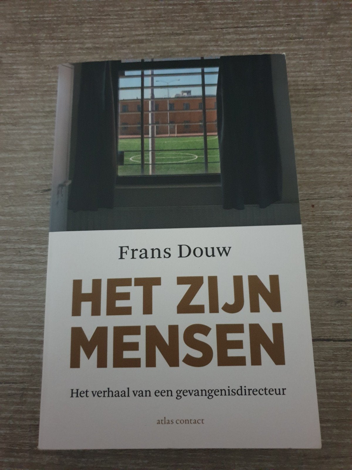 Het Zijn Mensen - Frans Douw (Gevangenisdirecteur), Ophalen of Verzenden, Gelezen, Frans Douw