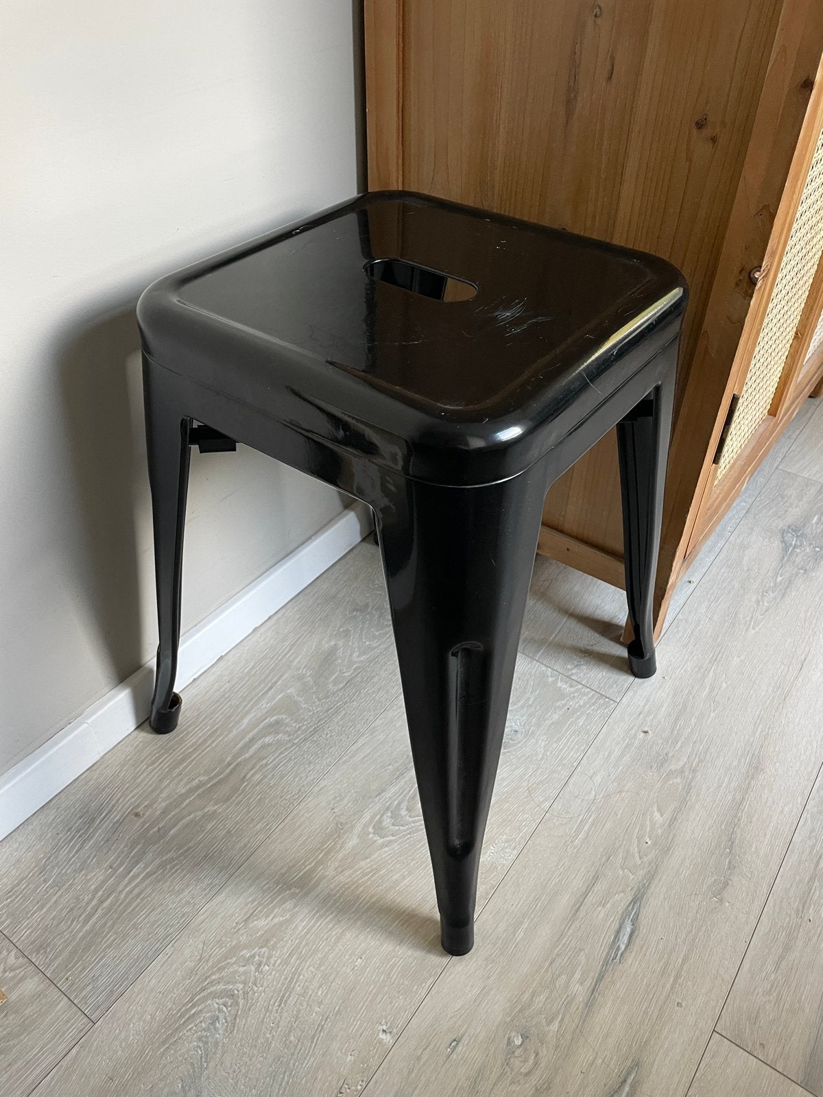 Zwart metalen krukje - Industrieel design, Ophalen, Gebruikt, IJzer