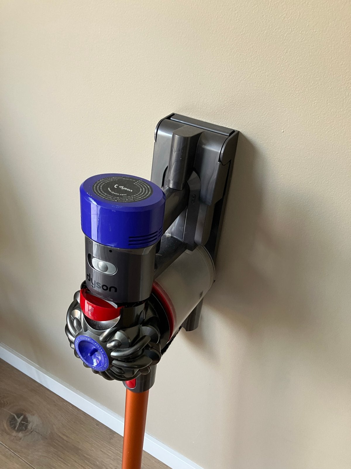 Defecte Dyson steelstofzuiger - voor onderdelen of reparatie, Witgoed en Apparatuur, Stofzuigers, Ophalen, Draadloos, Dyson, Niet werkend
