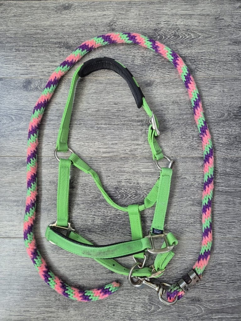 Shires halster lichtgroen met touw, maat Pony, Verstelbaar, Halster, Overige merken, Ophalen of Verzenden