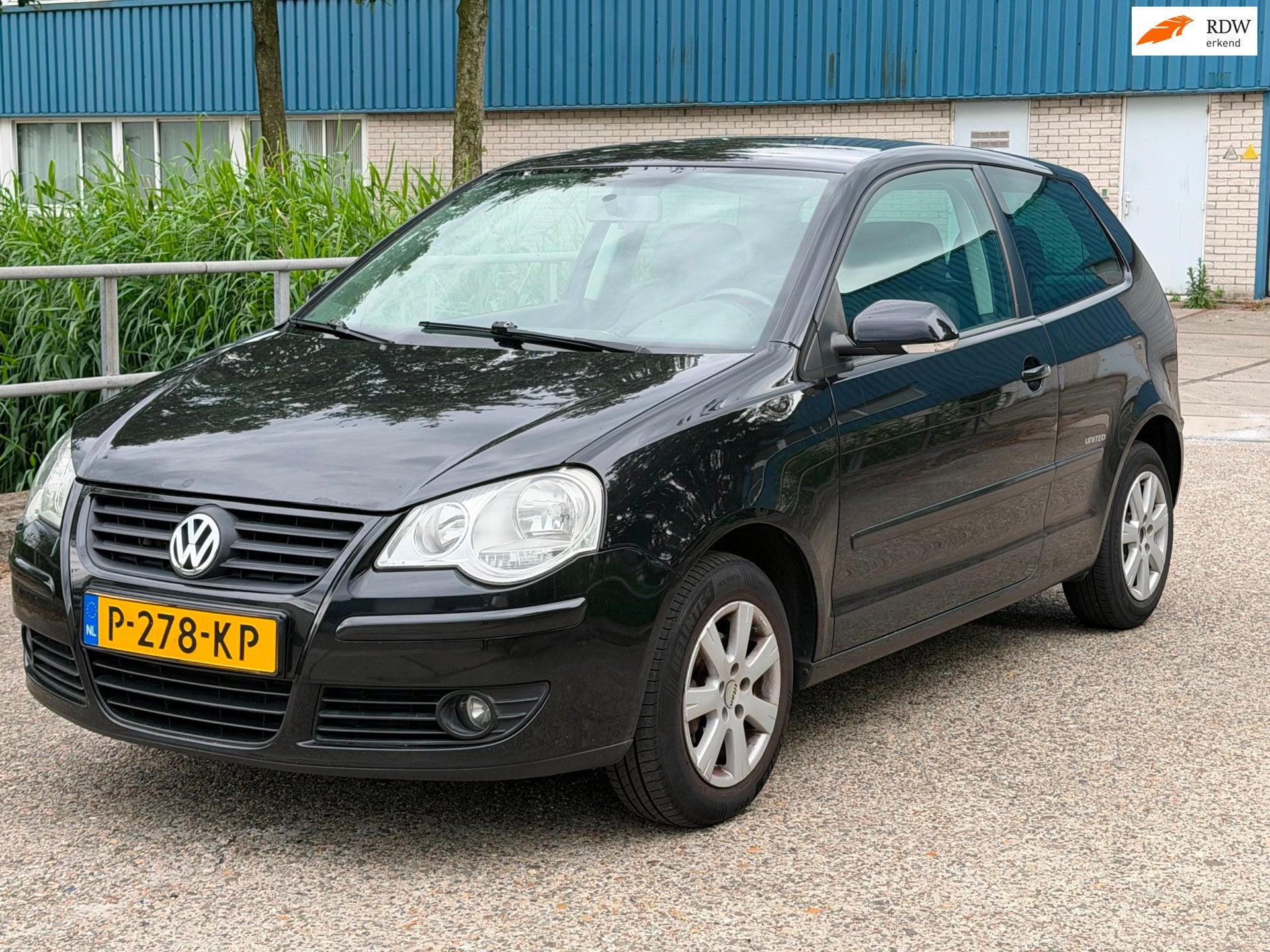 Volkswagen Polo 1.4-16V Trendline Airco! Stoelverwarming LM, Voorwielaandrijving, Gebruikt, 4 cilinders, Zwart