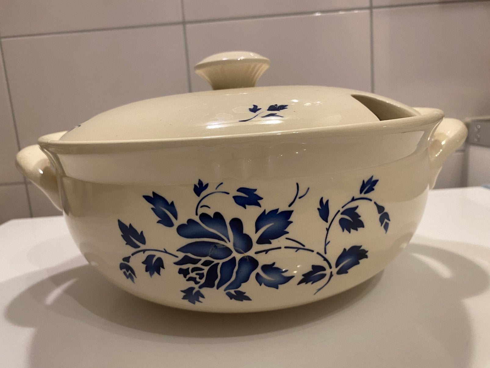 Oude roomwitte terrine blauwe roos rozen, Antiek en Kunst, Ophalen