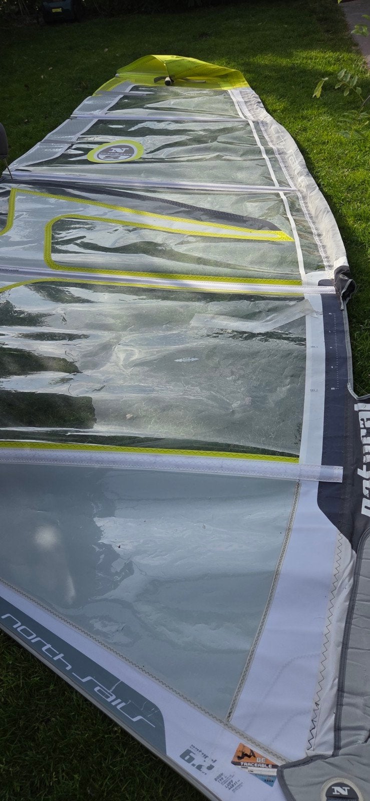 North Sails Natural 6.2m² windsurfzeil met scheur, Watersport en Boten, Zeilen en Zeiltoebehoren, Ophalen of Verzenden, Gebruikt
