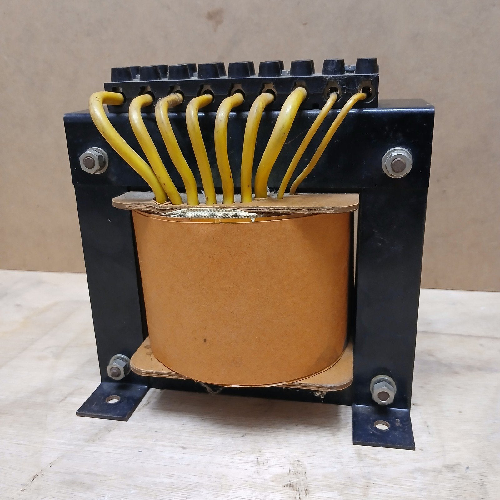 Zware 250VA transformator
Primair 220Volt
Secondair 14V, 16V, Ophalen of Verzenden, Gebruikt