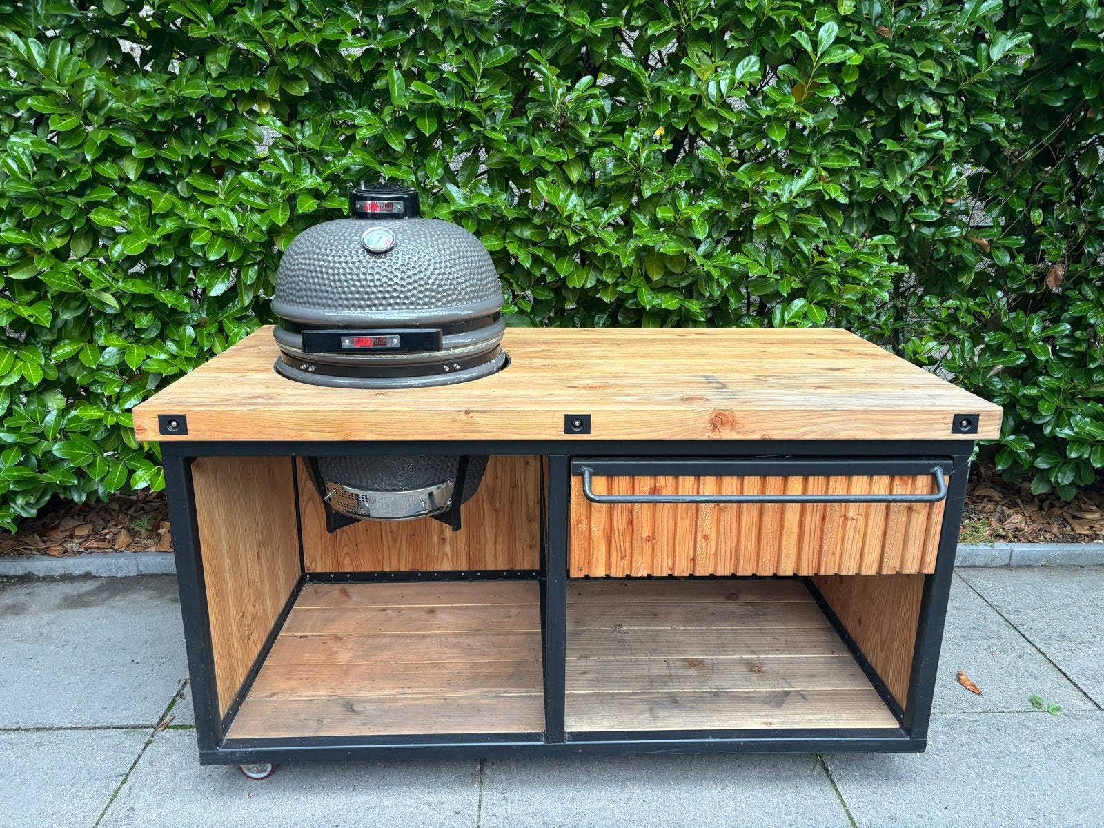 Buitenkeuken met ingebouwde BBQ - Zo goed als nieuw, Ophalen, Zo goed als nieuw, Houtskool, Inbouw