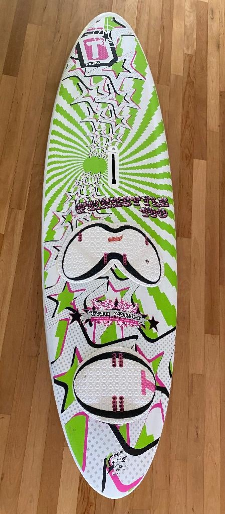 Tabou Twister Freestyle 100 – Lekker licht board, Watersport en Boten, Windsurfen, Ophalen, Minder dan 250 cm, Zo goed als nieuw