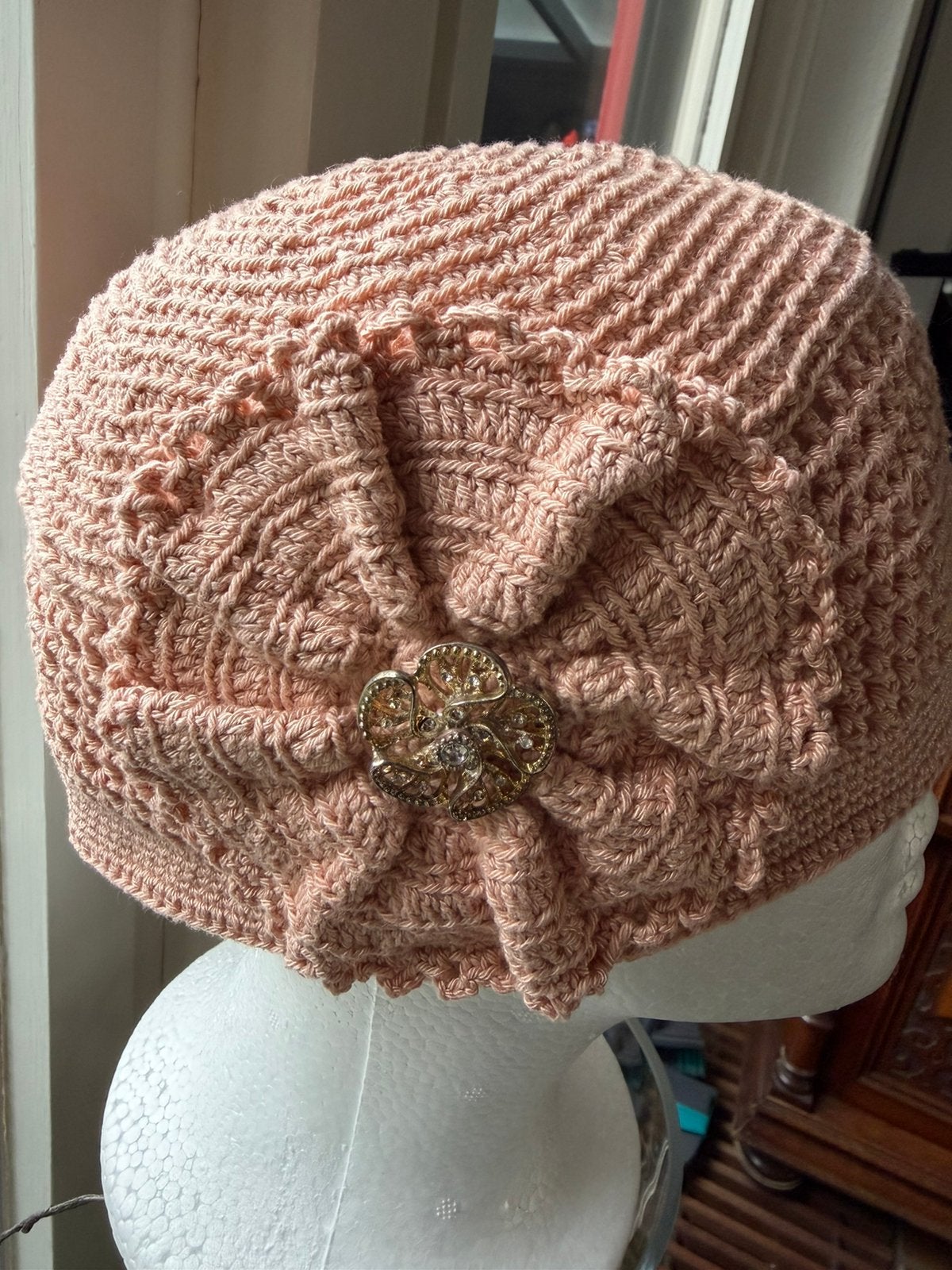 Gehaakte oude Roze flapperhoed met Bloemdetail, Ophalen of Verzenden, Nieuw, One size fits all, Pet