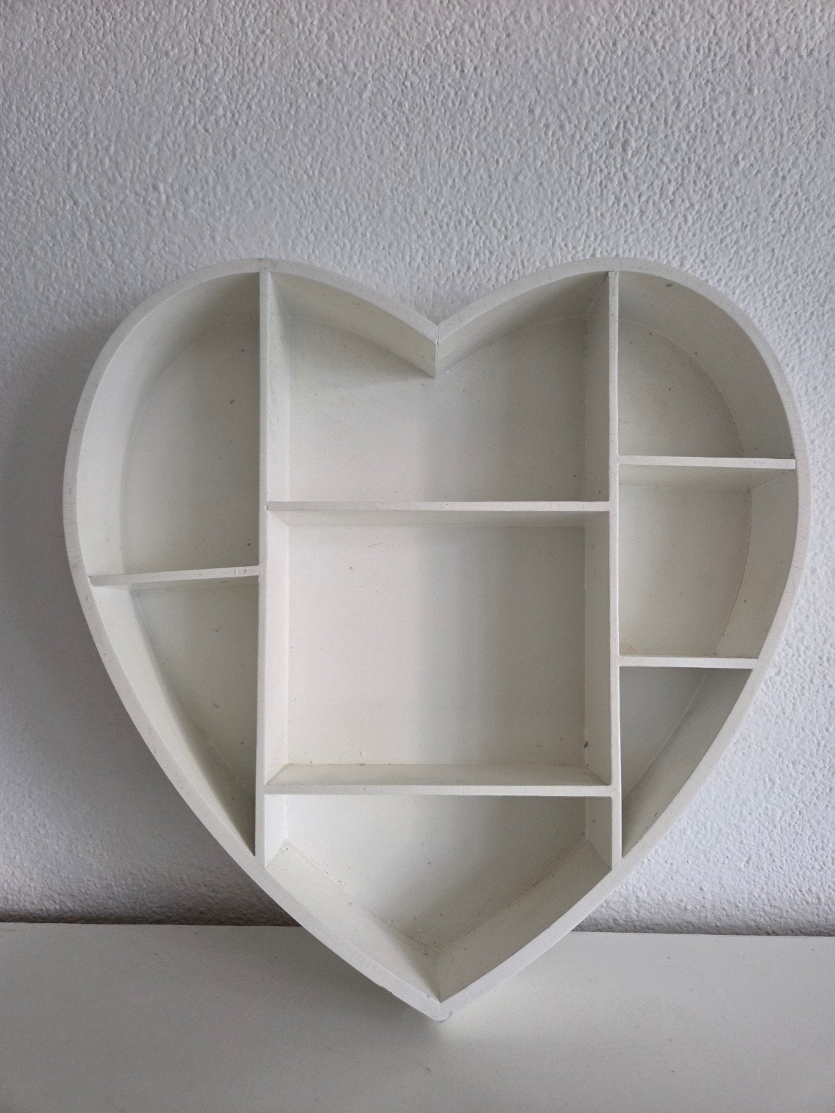 Wit hartvormig wandkastje met vakjes.  40x40x6 cm, Ophalen of Verzenden, Gebruikt, Wit