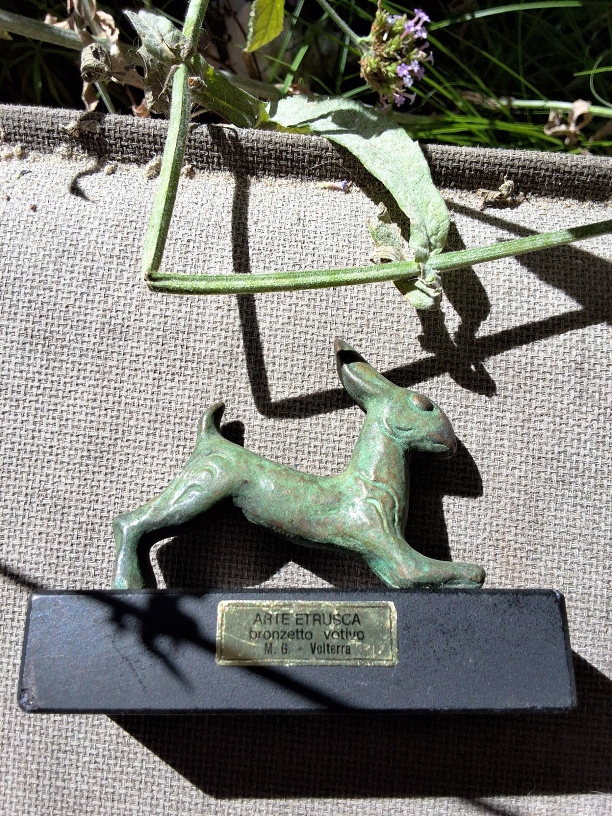 Etruskisch bronzen votiefbeeldje van een haas, Antiek en Kunst, Ophalen of Verzenden